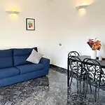 Red House - Beautiful Apartment - Metro M1