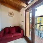Moderno Con Design Caldo E Accogliente, Con Parcheggio Gratuito E Balcone Privato, Vicino A Fiere, Eventi E Concerti