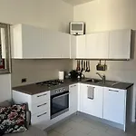 Entire House - Cute And Modern Flat, Very Well Connected To The City Center