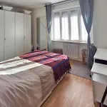 Bright Two-Bedroom Apartment Near Isola