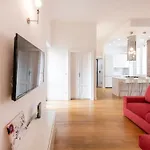 Luxury 3 Bedrooms Apt - B Home