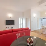 Luxury 3 Bedrooms Apt - B Home