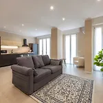 Bright Apt 2 Bedrooms And 2 Bathrooms - B Home