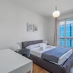 Central Station 3 Bedrooms & 2 Bathrooms - B Home