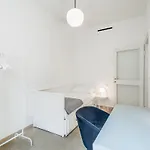 Central Station 3 Bedrooms & 2 Bathrooms - B Home