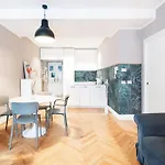 Beautiful And Spacious House In Corso Como By Easylife