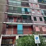 Family Apartment Close To Fondazione Prada