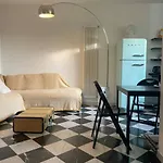 Quiet Luminous Flat Historical City Center Fast Wi-Fi