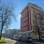 Tolstoi 83 Apartment