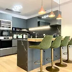 Modern Apartment With Spa - Gym And Pool