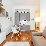 Luxury, Modern & Charming Apt Near Central Station
