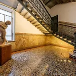 Luxury, Modern & Charming Apt Near Central Station