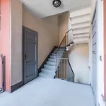 200Mt Metro - Design Apartment For Creative Living