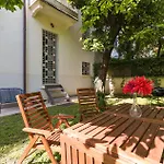 Villa Frascati With Garden - City Life