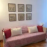Bilocale Red House Two Room Apartment Red House, Cosy Flat