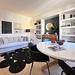 Lily Pads -Elegant Apartment- In The City Center