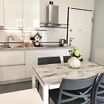 Matthias Home - Milan - Modern And Cozy Flat, Close To The Metro - 10Min From Central Station