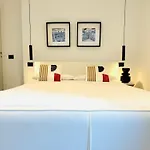 Comecasa 10 Min Walk From Duomo Apartment