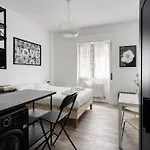 Joivy Elegant Double Studios Near Subway Station