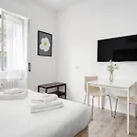Joivy Elegant Double Studios Near Subway Station