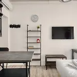 Joivy Elegant Double Studios Near Subway Station