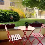 Laura S Garden - Romantic Place And Private Parking