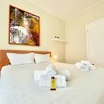 1 Min Castle - 7 Min Cathedral On Walk Prestige Apartment