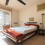 Spacious And Bright Studio Apartment In The City Center