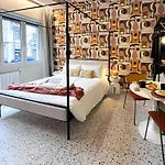 Auguste Studio Metro M1 Rembrandt 45