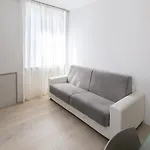 Two -Rooms Apartment 10 Minutes Duomo By Metro