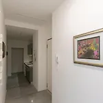 Two -Rooms Apartment 10 Minutes Duomo By Metro