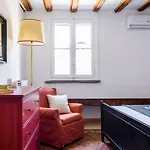 Altido Cozy Apt For 4 Close To Basilica Di Sant\'Ambrogio