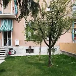 1 Bedroom Flat With Garden
