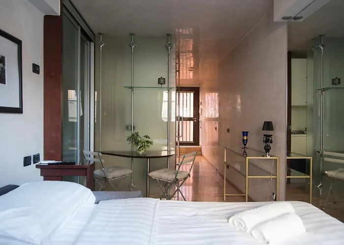 Youhosty - Duomo Studio Apartment