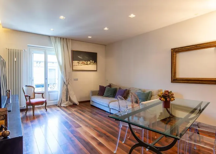 Porta Venezia- Design Apartment, 2-Bedrooms, Netflix, Wifi