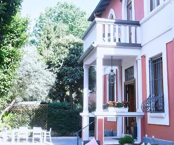 La Villa Bed & Breakfast