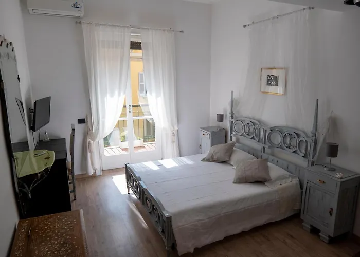 Beautiful Floral Apartment On Navigli