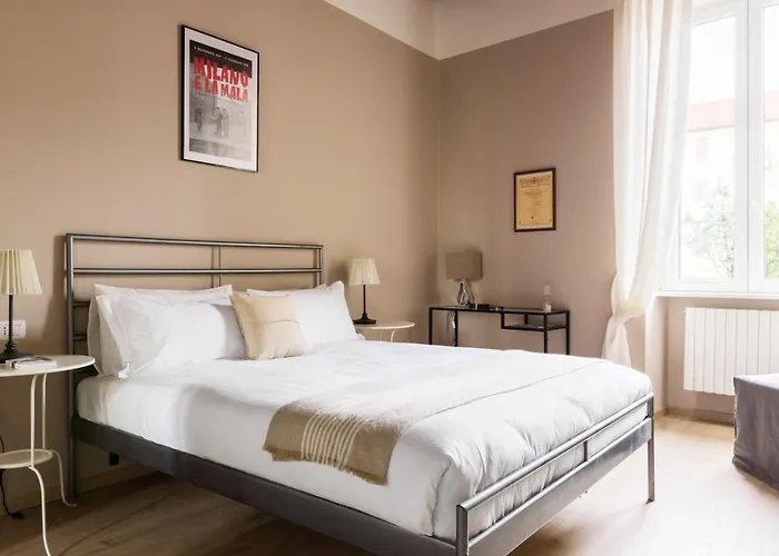 ALTIDO Gracious Navigli Flat