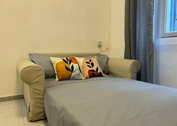Cozy Tiny Apartment In Milan