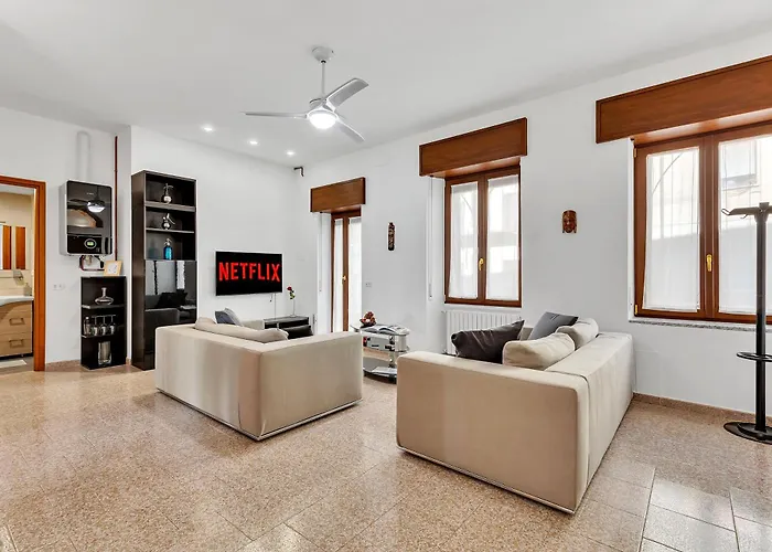 Charming & Bright In The Heart Of Milan - Balcony