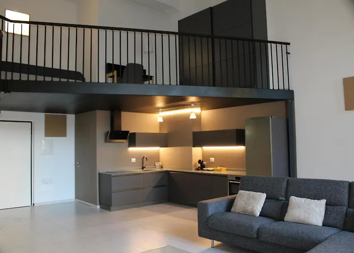 Milan Space Loft - Apartment Close To M5 Subway - Free Parking - Sky & Netflix Tv