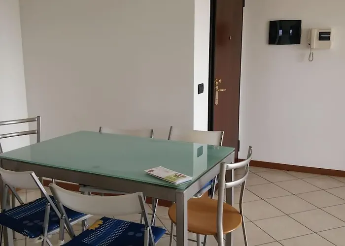 Villa4Holydays - M1 Subway