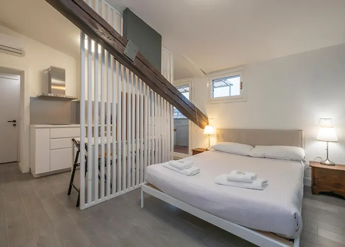 Xenia Apartments - Elegant Penthouse In Fiera Area
