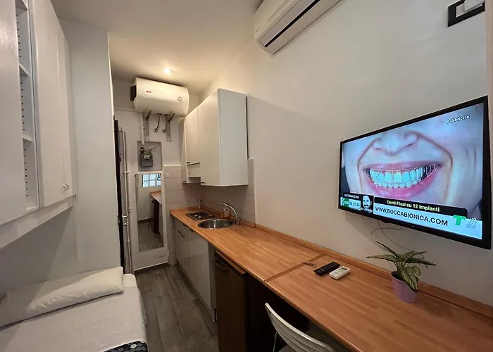 Studio In Zona Loreto Vicino Metro Mm1 E Mm2 - Lippino