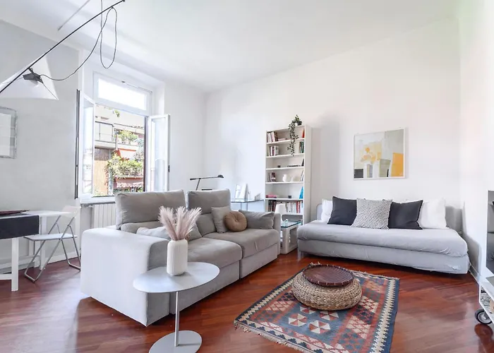 Roomy Central Flat With Garage - Porta Romana