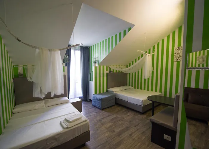 Amazing Attic Max 10 People With Parking & Wifi, Near To 3 Tram Lines And To The Metro - Well Connected To Airports And To The Train Station