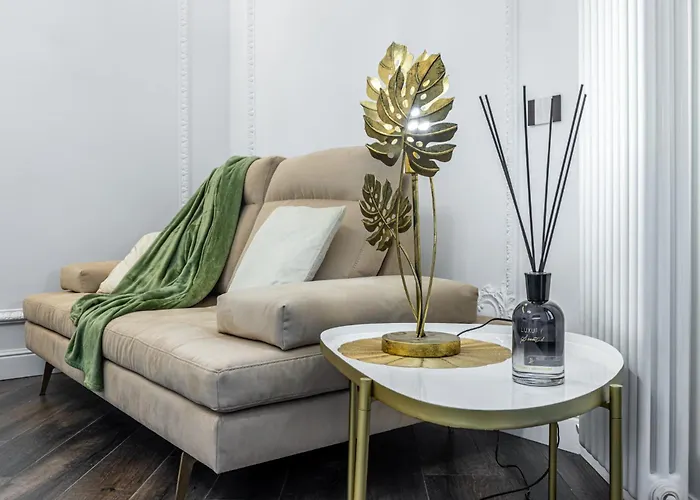 Central Station, Luxury & Modern With All Comfort!