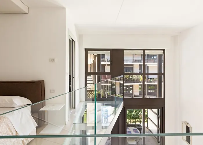 Elegant Loft With Balcony!