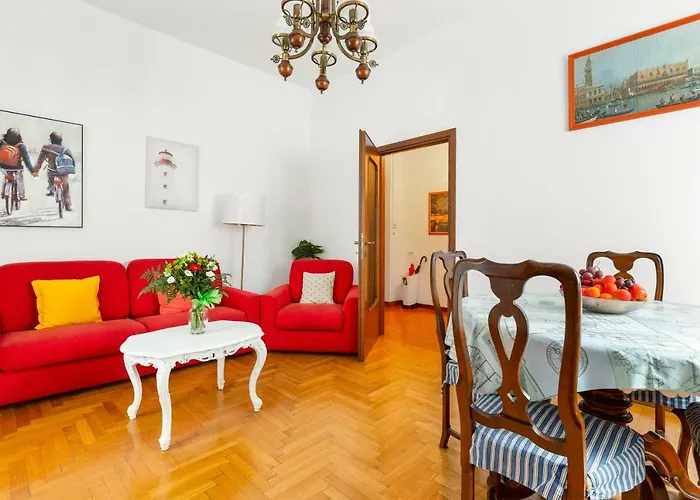 Bright Flat With Shared Garden