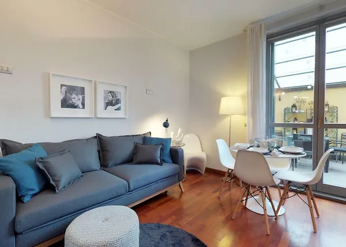 Design Apartment Near Duomo Square